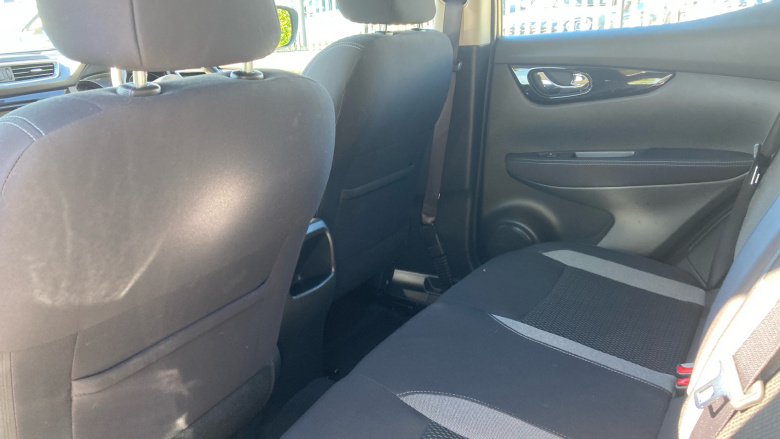 Nissan Qashqai 1.3 DiG-T Acenta Premium 5dr Petrol Hatchback